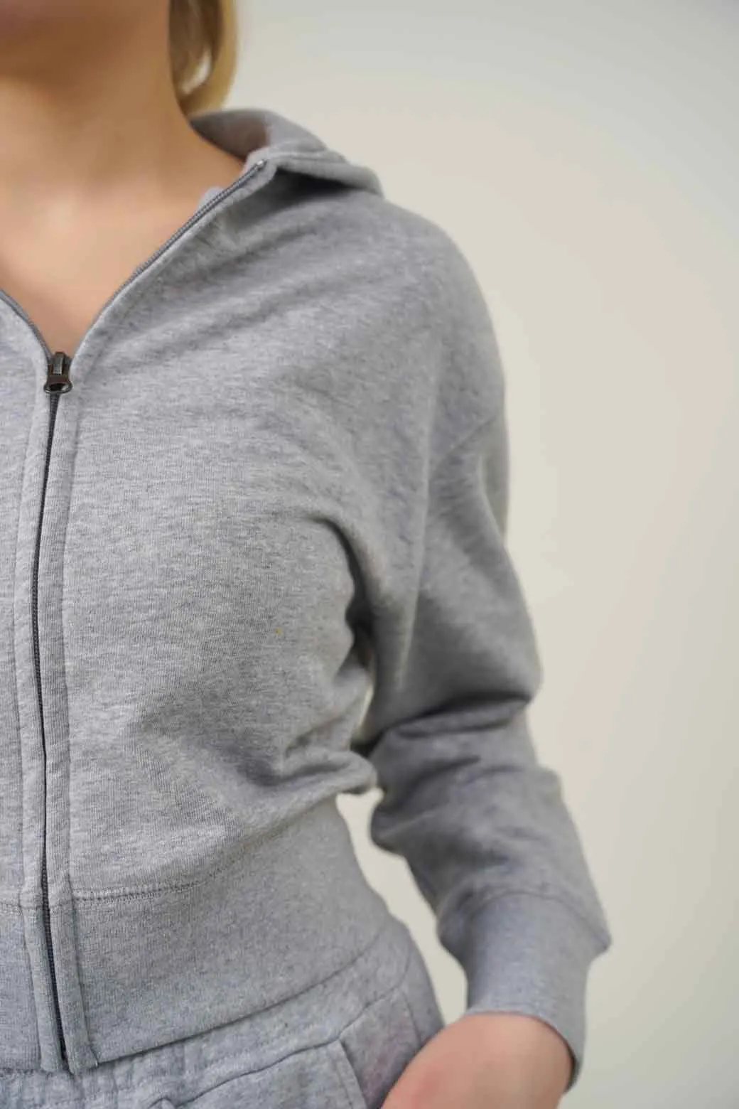 CROPPED ZIPPER HOODIE
